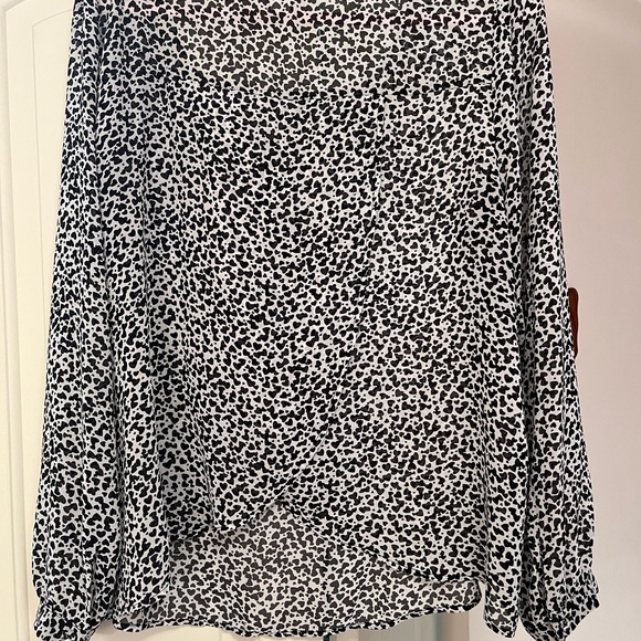 Torrid Heart  Blouse - Picture 2 of 3